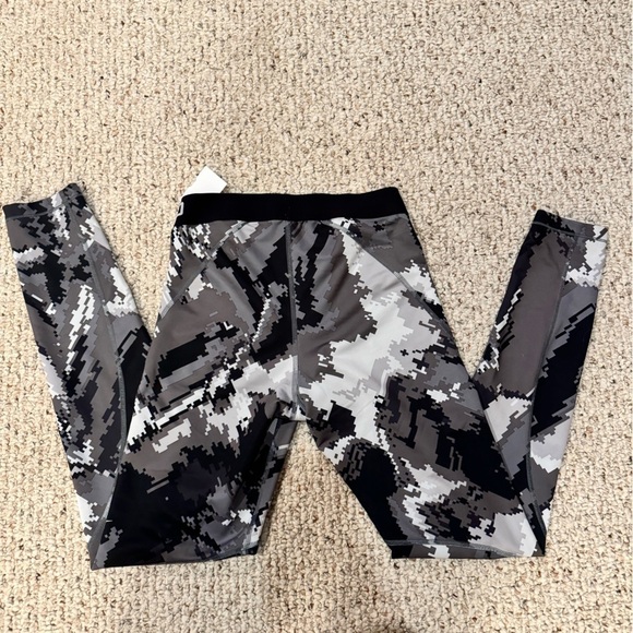 NIKE PRO hyperwarm women size Medium black white geometric compression leggings - Picture 4 of 4